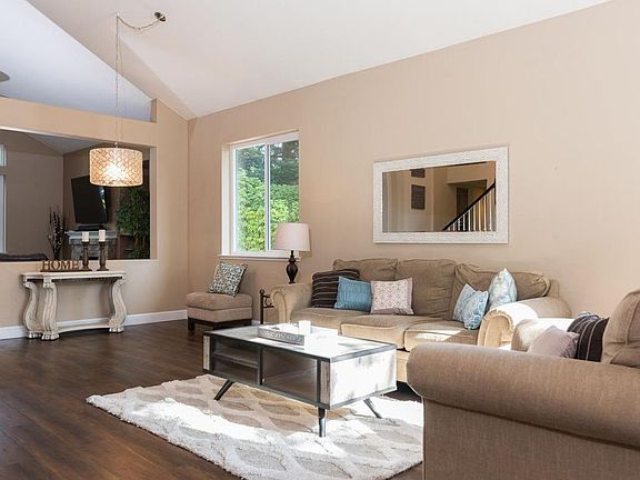 3rd image of 1300 Retreat Way