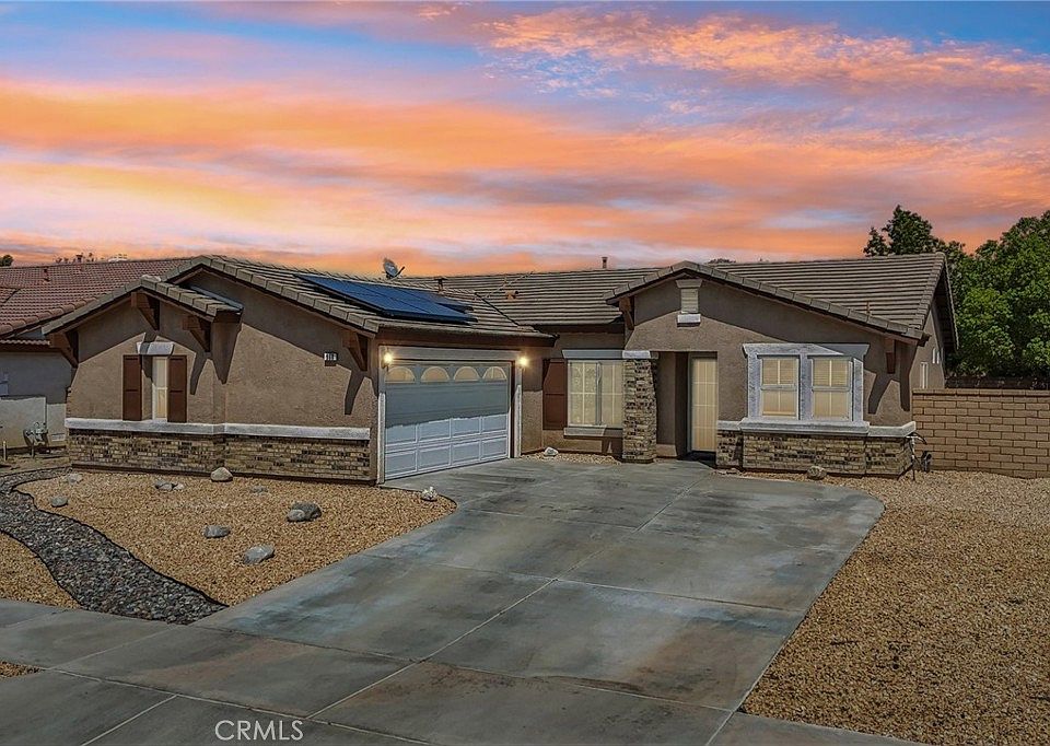 1st image of 988 Roxanne Dr