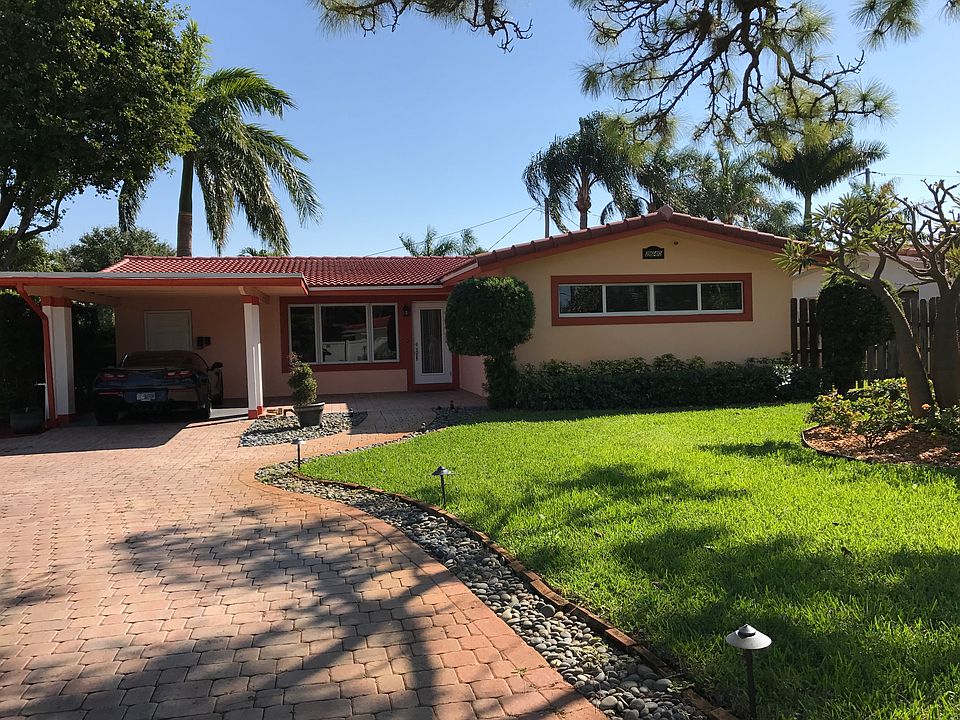 Lighthouse point corner lot