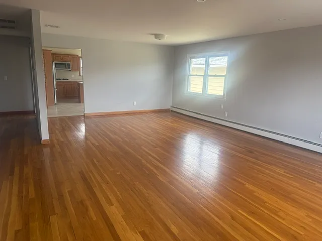 3 bed, 900 sqft, $3,100 — Photo 3