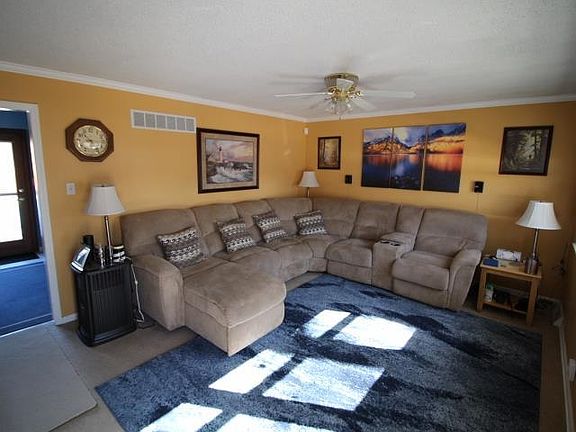3rd image of 7062 Parkview Ave