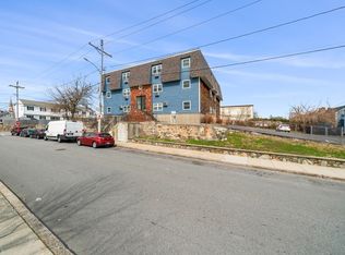 464 Bank St APT 10, Fall River, MA 02720