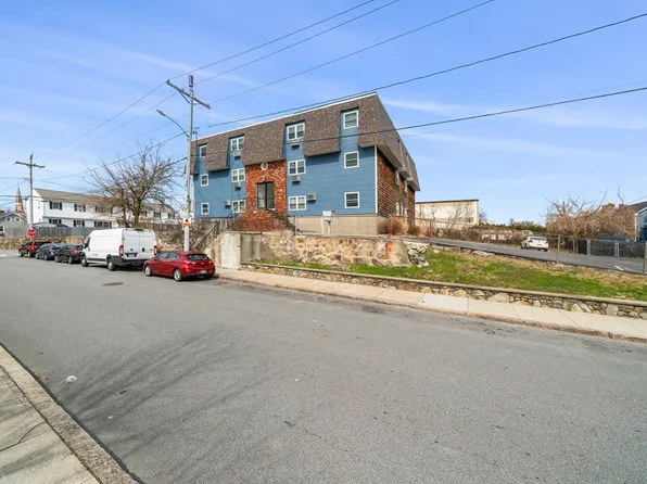 464 Bank St APT 10, Fall River, MA 02720