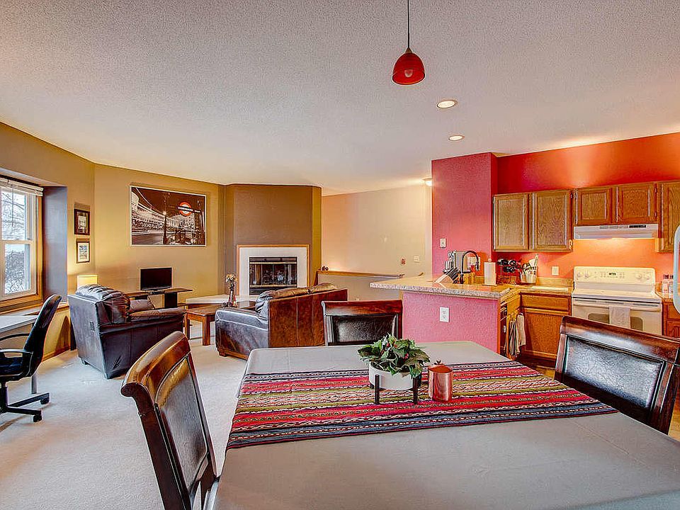 1st image of 3514 W Rawson Ave #3514