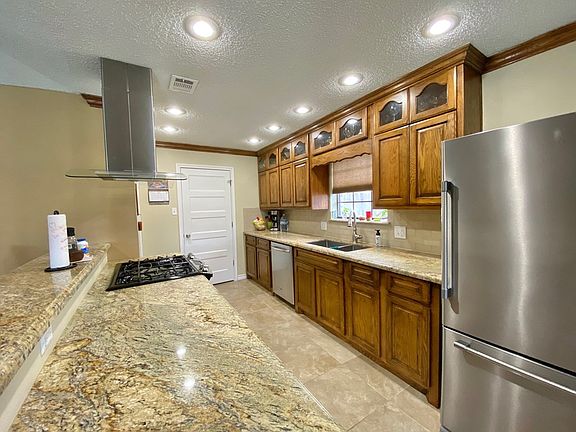 5th image of 3806 Turtle Creek Dr