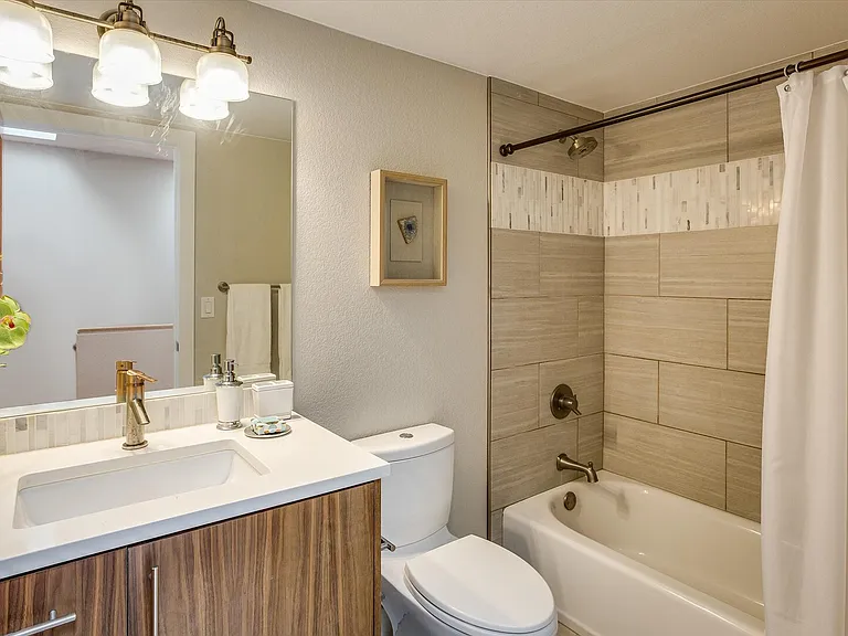 Cedar Ave — Photo 15