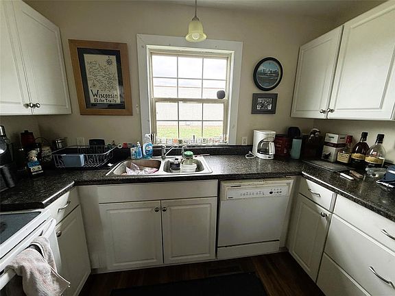 3rd image of 123 W River Avenue