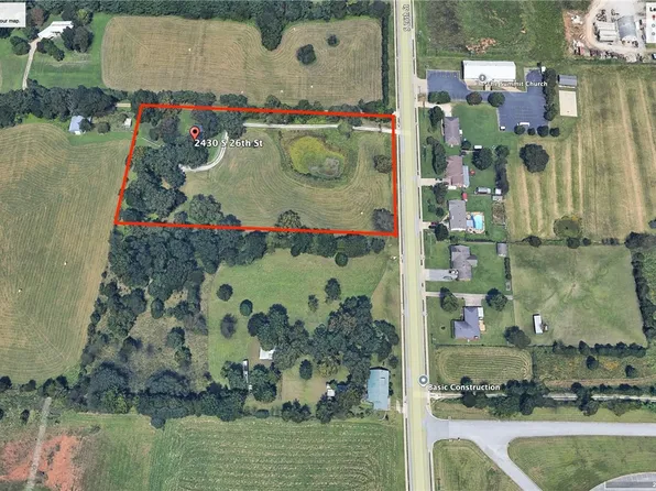 2430 S 26th St, Rogers, AR 72758