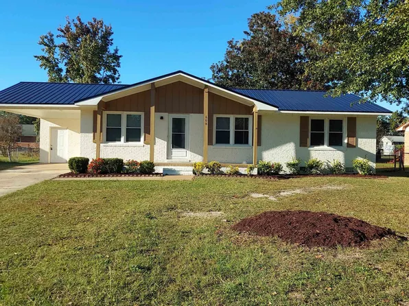 608 Freda Ct, Spring Lake, NC 28390