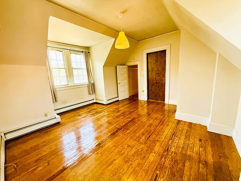 469 Whitney Ave #8-3 — Photo 1