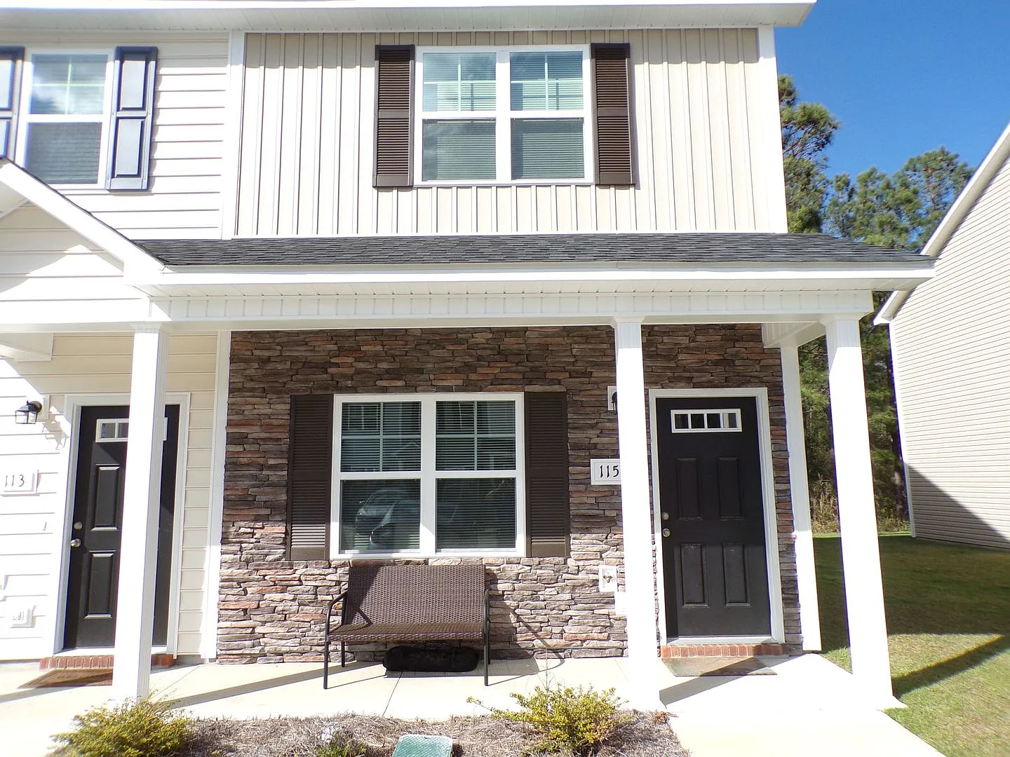 Two Bedroom Two and Half Bathroom End Unit Townhome Close to Camp Lejeune! — Photo 3