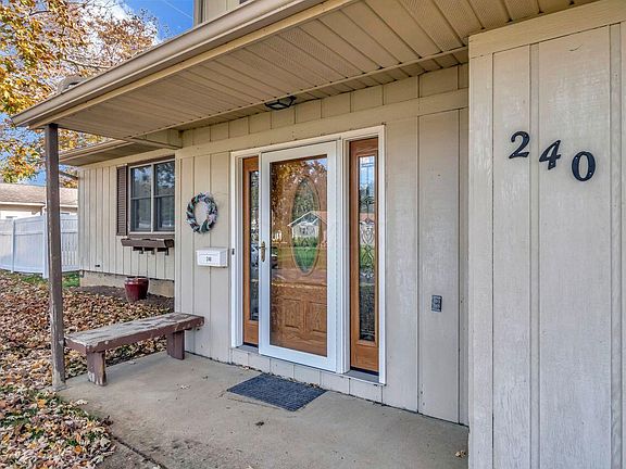 3rd image of 240 Cliffview Dr