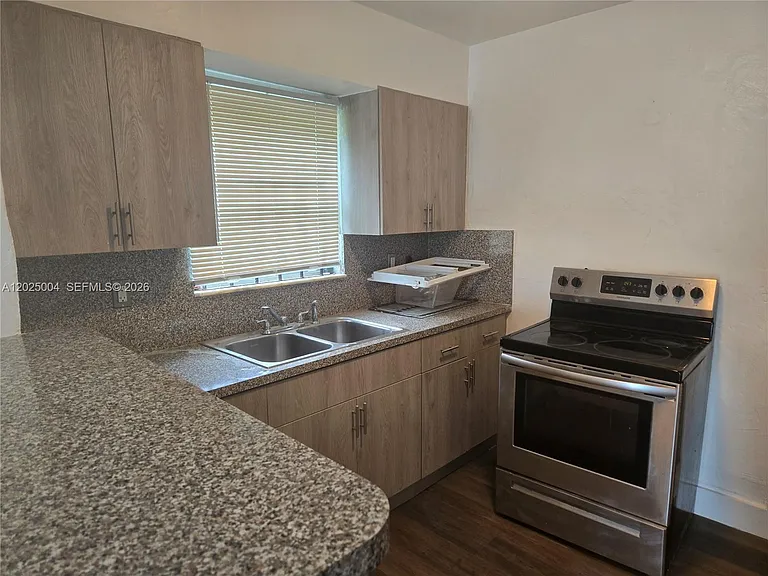 2461 NW 61st St — Photo 11