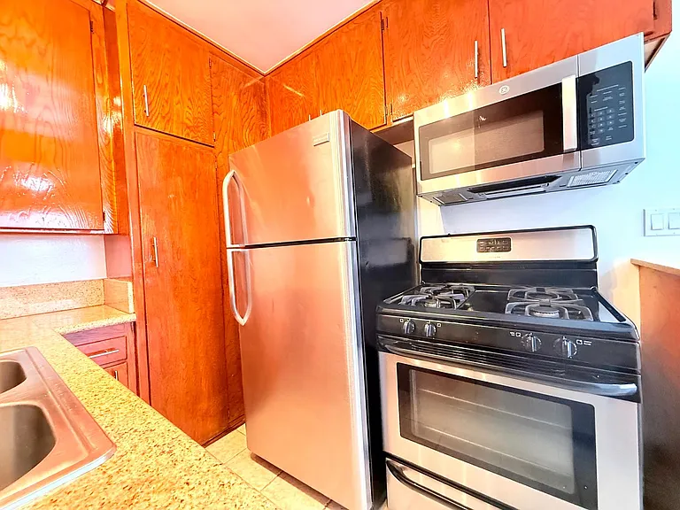 5618 Harold Way — Photo 10