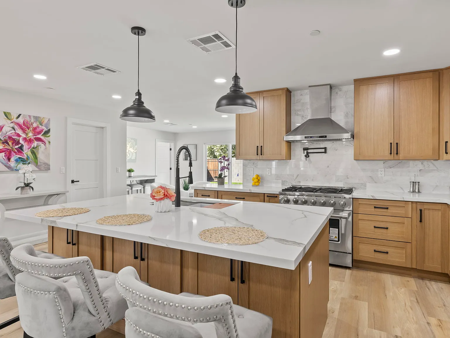5 bed, 2839 sqft, $7,000 — Photo 3