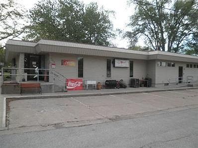 2nd image of 964 N Laurel St