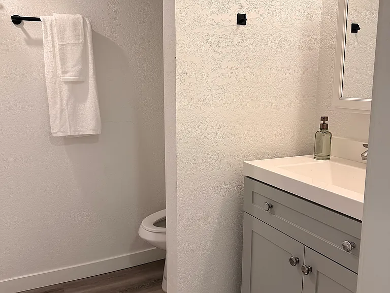 5220 California Ave SW #3 — Photo 4