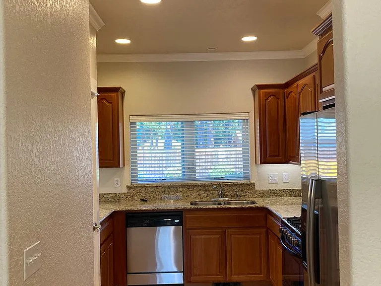 806 SW Kinsington Ct — Photo 3