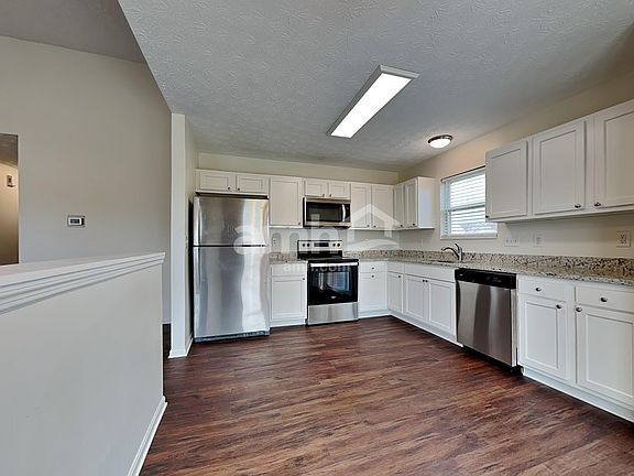 3rd image of 1266 Poplar Hill Dr