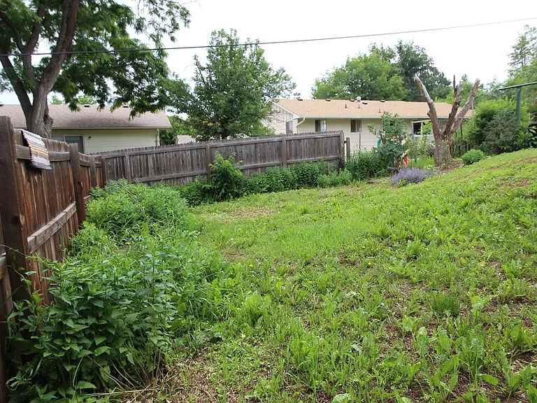 220 Clover Ln — Photo 19