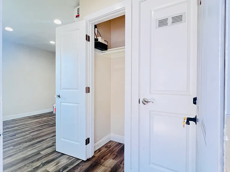 172 N Mariposa Ave #C — Photo 3
