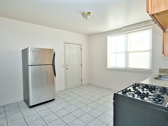 3rd image of 4024 W Division St Unit 201