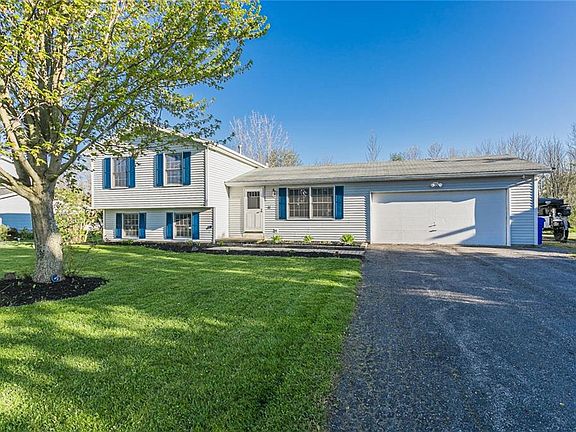 2nd image of 11 Woodstock Ln