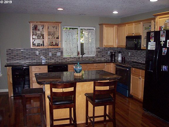 4th image of 1402 NE 92nd Ave