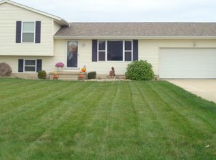 706 Tulip Ct, Bourbon, IN 46504