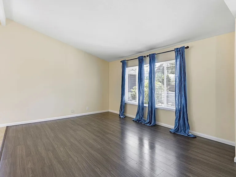 663 Albion Dr — Photo 10