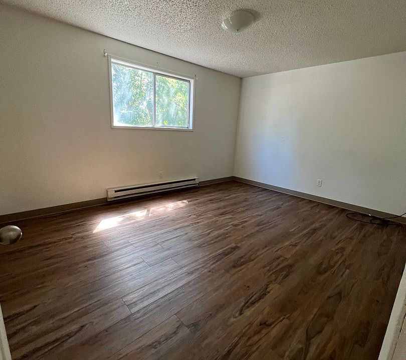 2nd image of 310 Hawthorne St
