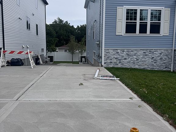 5th image of 556 Drumgoole Rd E #2