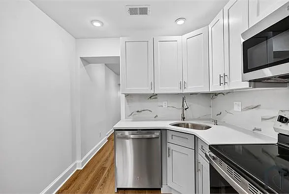 1821 E Oakdale St — Photo 5