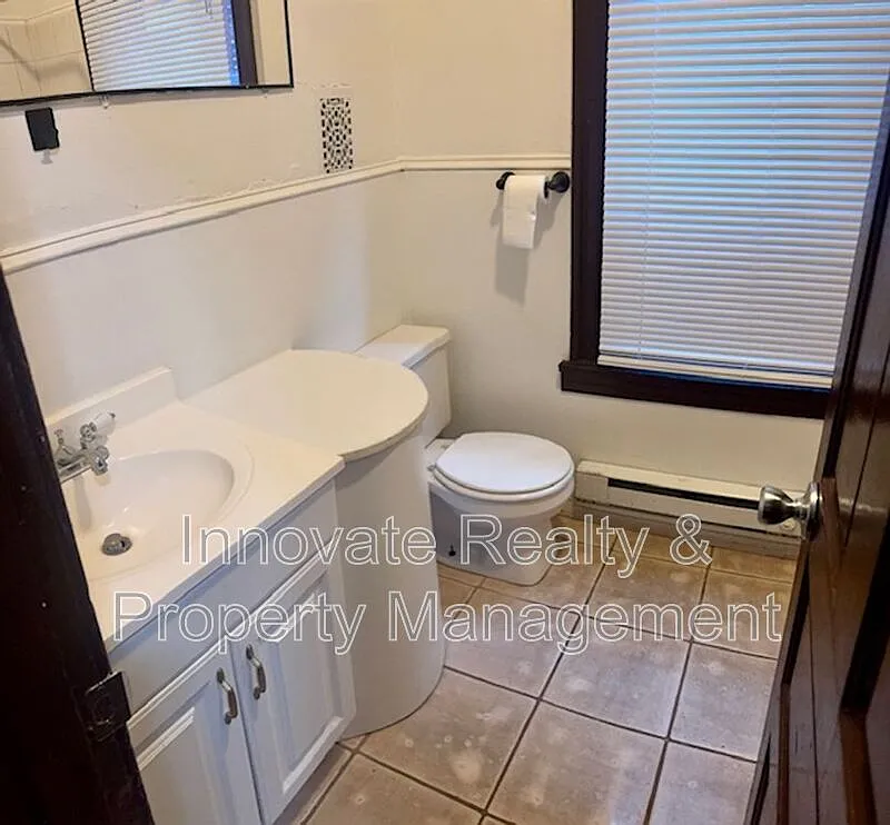 Studio, 1.0 bath, $850 — Photo 3