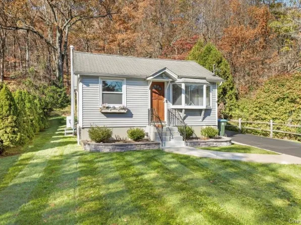 4 Village Drive, Greenwood Lake, NY 10925