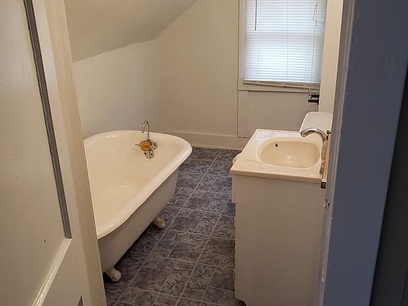 2nd image of 2120 Sanford St