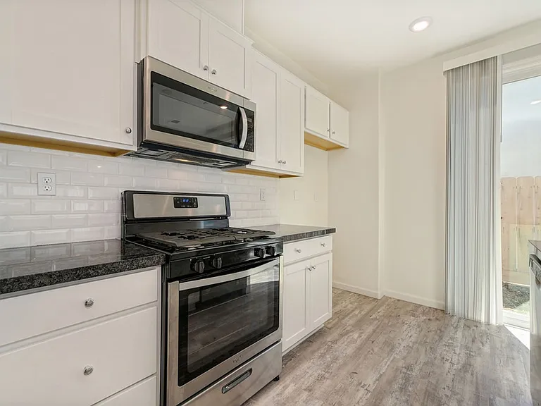 3209 Sunny Gate Ln — Photo 18