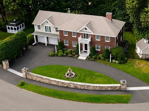 10 Juniper Hill Rd, Waltham, MA 02452