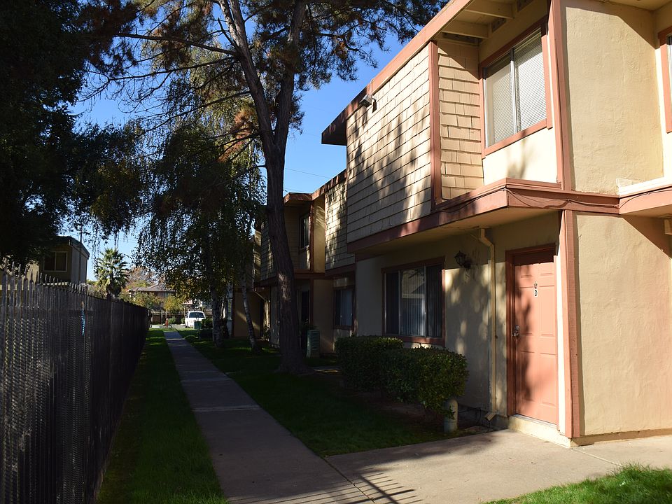 1st image of 708 Northfield Dr APT D