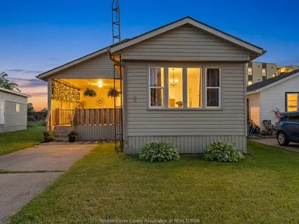 9 Parkside Dr, Essex, ON N0R 1J0