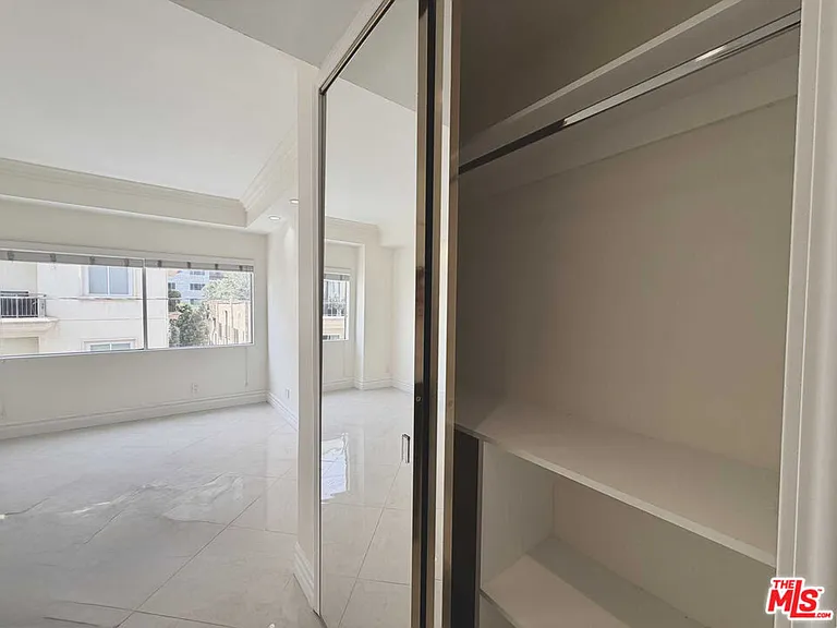121 S Palm Dr #404A — Photo 10