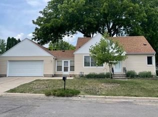 112 Will O Bruce Dr, Albert Lea, MN 56007