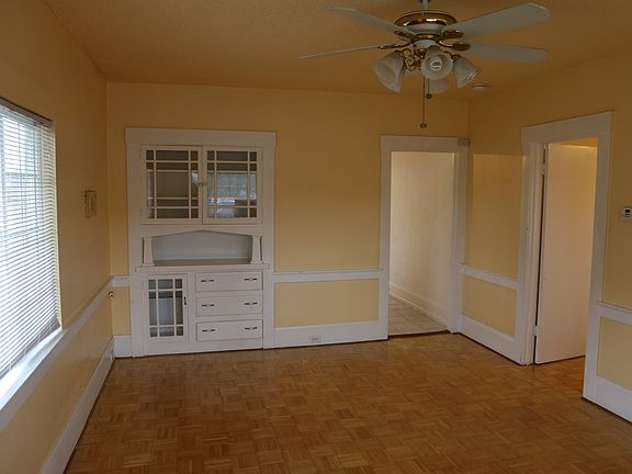 4th image of 33507 Railroad Ave