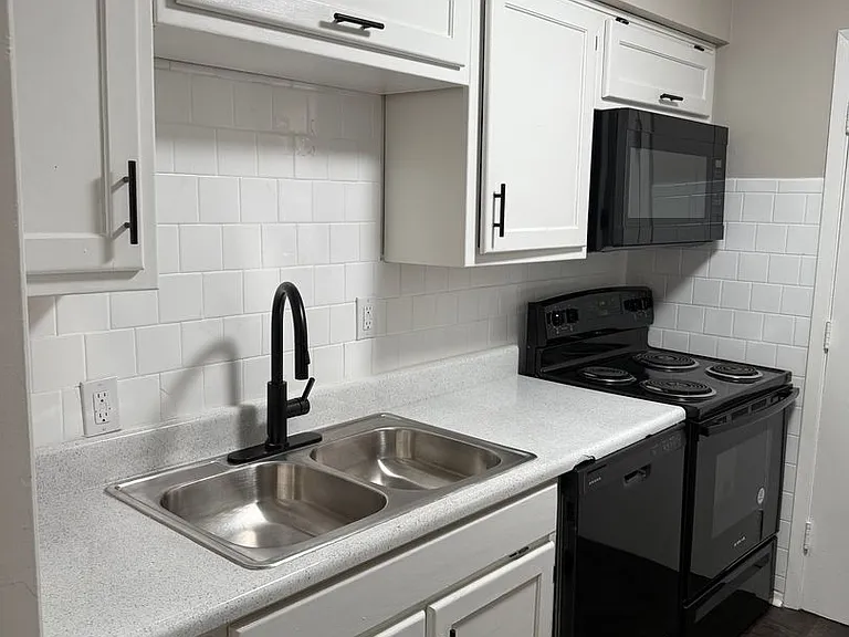 Higdon Ferry Apartments — Photo 44