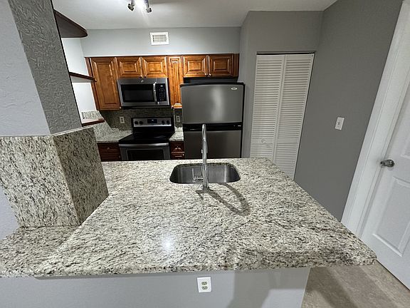 3rd image of 2841 N Oakland Forest Dr APT 207