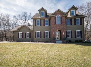 8282 S Country Club Cir, Franklin, WI 53132