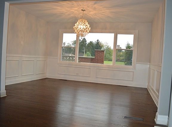 3rd image of 702 E 164th Pl