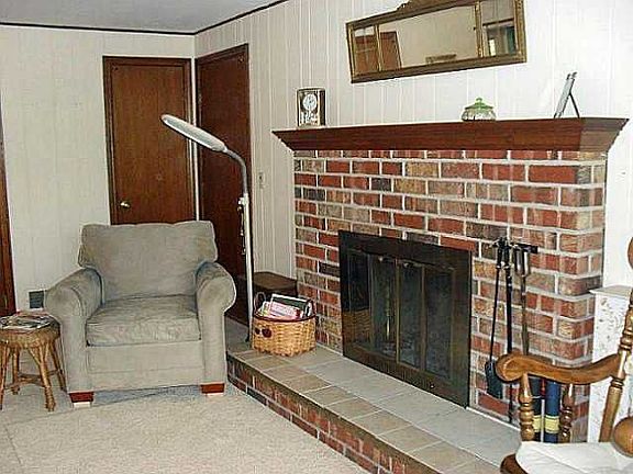 3rd image of 4 Blue Spruce Ln