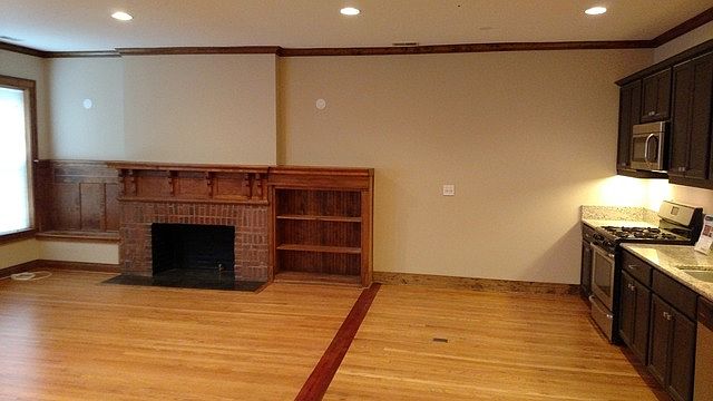 2nd image of 937 W Sunnyside Ave APT 3E