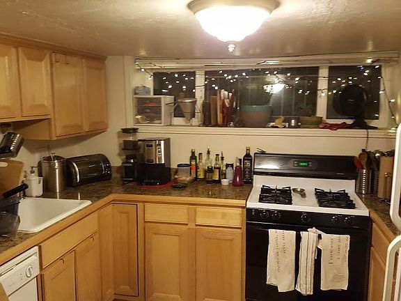 Granite countertops, gas stove, pecan cabinets, fullsize ref